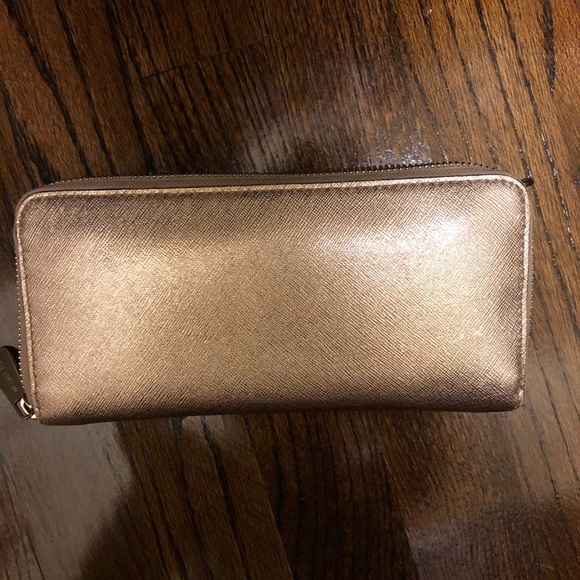 Michael Kors gold wallet - Picture 2 of 4